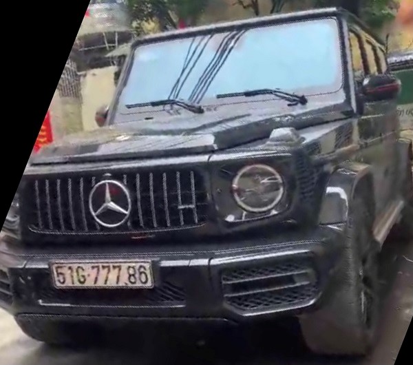 Ha Noi: Phat hien sieu xe Mercedes G63 mang bien so gia - Hinh anh 1