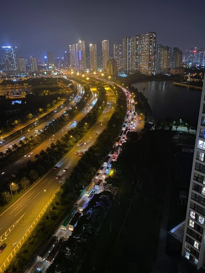 Gan nua dem, phuong tien van 