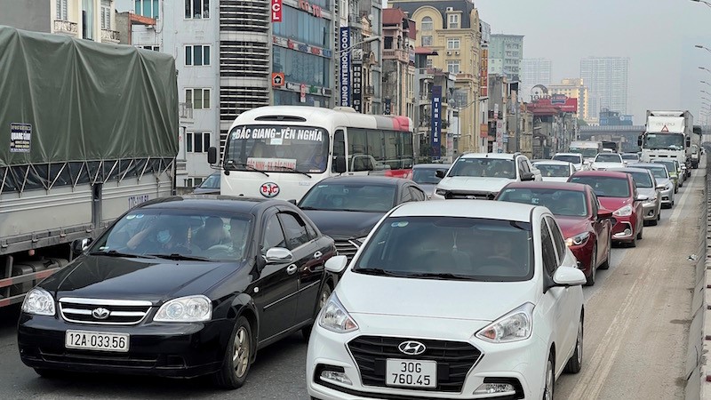 Cua ngo Ha Noi un tac trong ngay dau nghi Le - Hinh anh 1