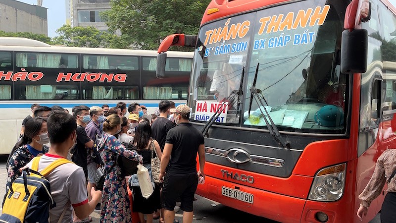 Cua ngo Ha Noi un tac trong ngay dau nghi Le - Hinh anh 8