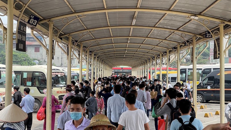 Cua ngo Ha Noi un tac trong ngay dau nghi Le - Hinh anh 9