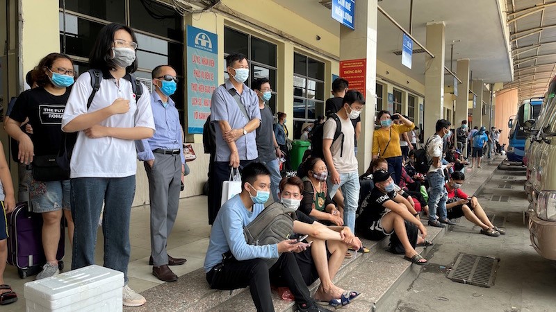 Cua ngo Ha Noi un tac trong ngay dau nghi Le - Hinh anh 14