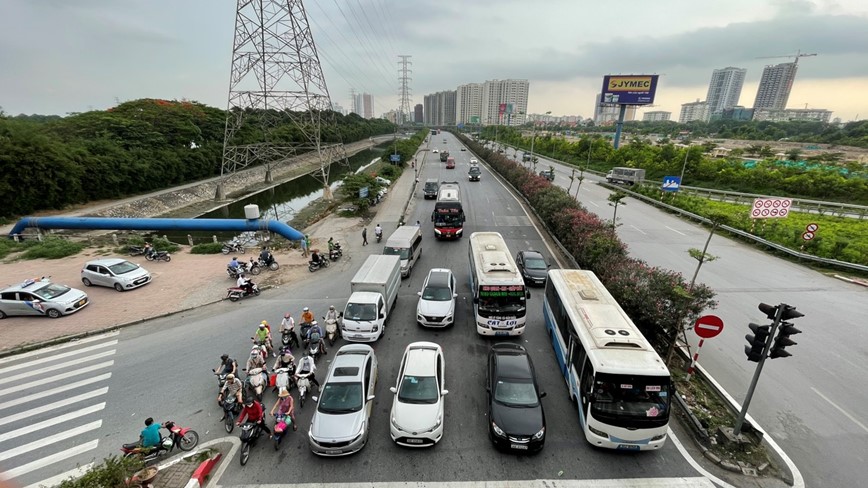 Cac tuyen duong cua ngo thong thoang don nguoi dan ve Ha Noi sau ky nghi le - Hinh anh 10