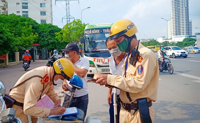 Cac tuyen duong cua ngo thong thoang don nguoi dan ve Ha Noi sau ky nghi le - Hinh anh 2