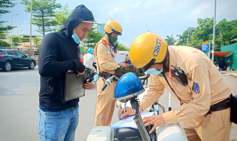 Cac tuyen duong cua ngo thong thoang don nguoi dan ve Ha Noi sau ky nghi le - Hinh anh 7