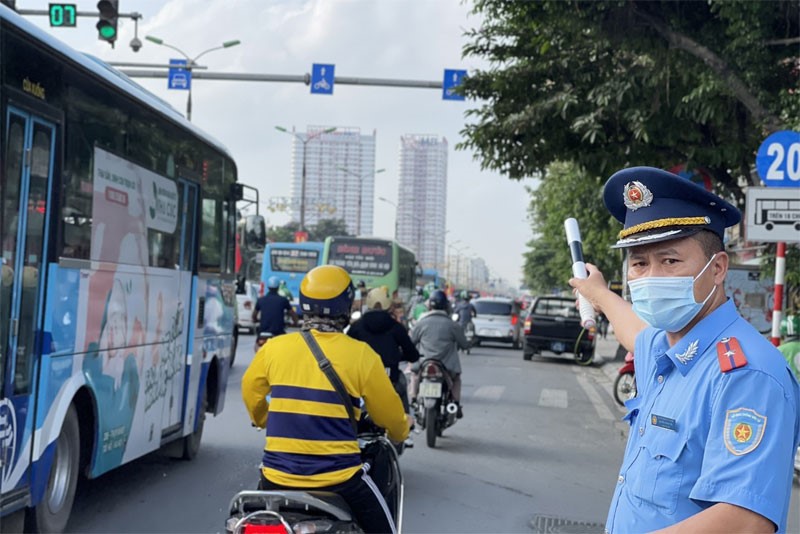 Cac tuyen duong cua ngo thong thoang don nguoi dan ve Ha Noi sau ky nghi le - Hinh anh 5