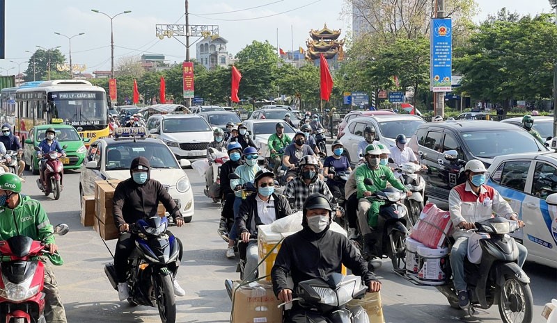 Cac tuyen duong cua ngo thong thoang don nguoi dan ve Ha Noi sau ky nghi le - Hinh anh 3