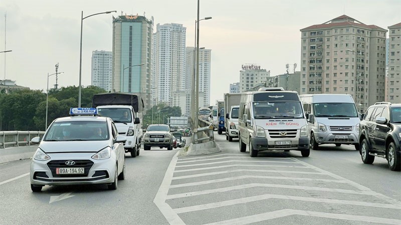 Cac tuyen duong cua ngo thong thoang don nguoi dan ve Ha Noi sau ky nghi le - Hinh anh 1