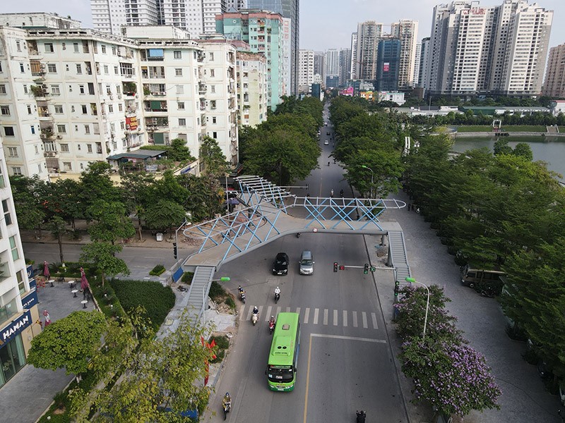 An tuong cau bo hanh chu Y dau tien o Ha Noi - Hinh anh 1