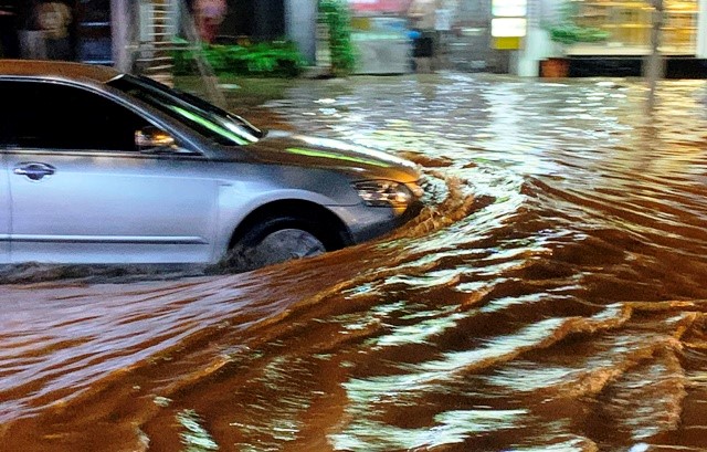 Ha Noi: Nhieu tuyen duong ngap ung sau mua lon - Hinh anh 6