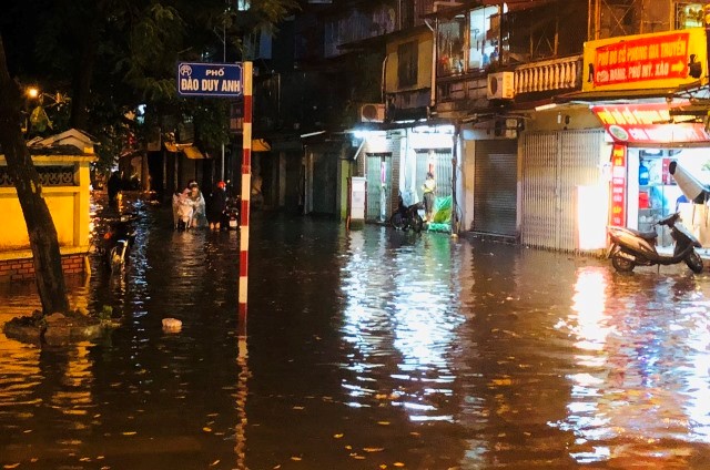 Ha Noi: Nhieu tuyen duong ngap ung sau mua lon - Hinh anh 1