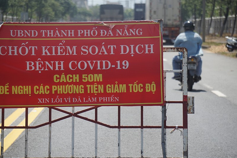 Da Nang lap lai 12 chot kiem soat dich Covid-19 tai cac cua ngo - Hinh anh 4