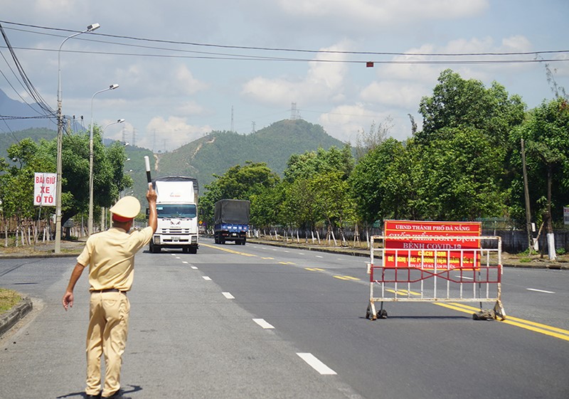 Da Nang lap lai 12 chot kiem soat dich Covid-19 tai cac cua ngo - Hinh anh 1