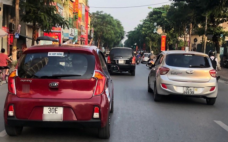 Lung tung viec cap, doi phu hieu “xe hop dong” - Hinh anh 1