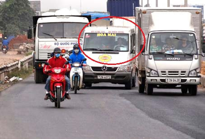 Muc xu phat doi voi loi vuot ben phai khi dang luu thong tren duong - Hinh anh 1