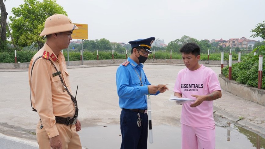 Lap lai trat tu an toan giao thong tai khu vuc duong Y Lan - cau vuot Phu Thuy - Hinh anh 2