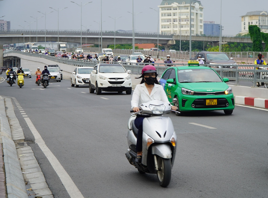 Cau vuot Mai Dich: Giao thong thuan loi - Hinh anh 11