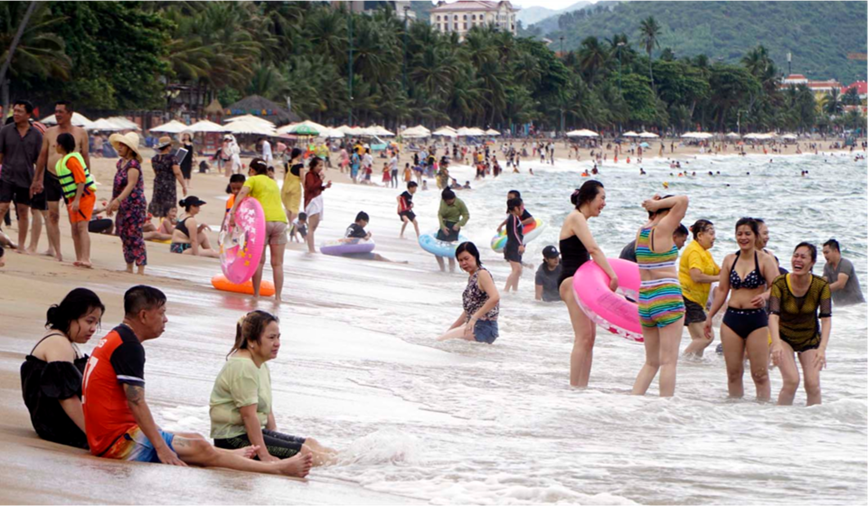 Gia ve may bay tang cao, du lich duong bo hut khach - Hinh anh 1