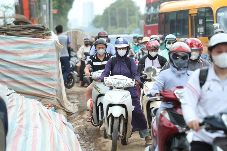 Thi cong gay un tac, mat ATGT duong gom Dai lo Thang Long - Hinh anh 5