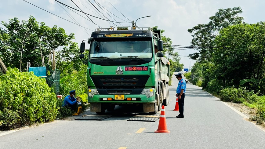  Gan 4.000 phuong tien bi thu hoi phu hieu, bien hieu do vi pham toc do  - Hinh anh 1