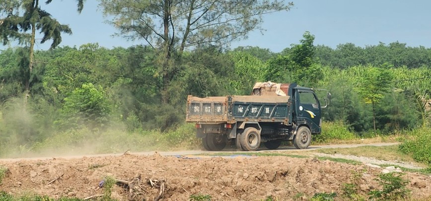 Hai Phong: xe tai cho dat tung hoanh tren duong dan sinh - Hinh anh 4