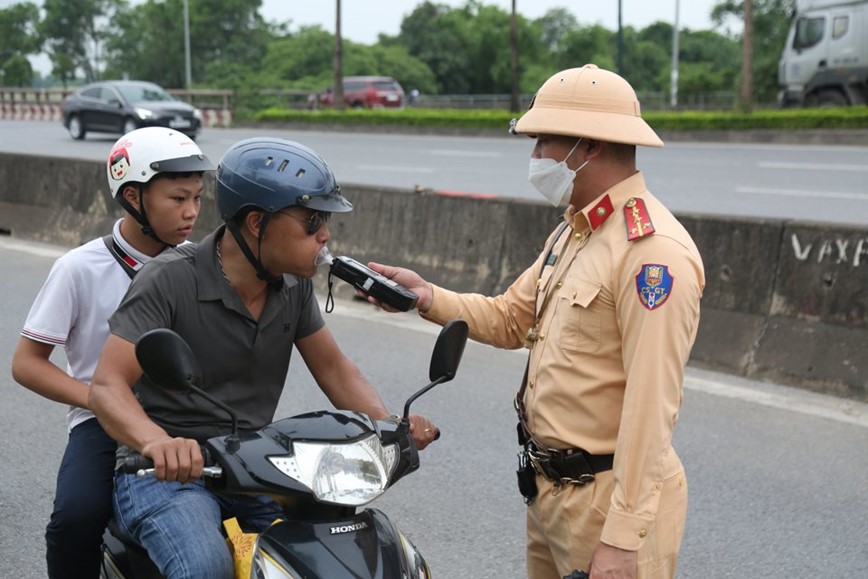 Tru diem giay phep lai xe: tao suc ran de tranh nhon luat - Hinh anh 1