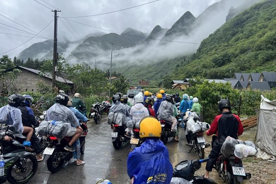 Giao thong mua mua lu: uu tien su an toan - Hinh anh 1