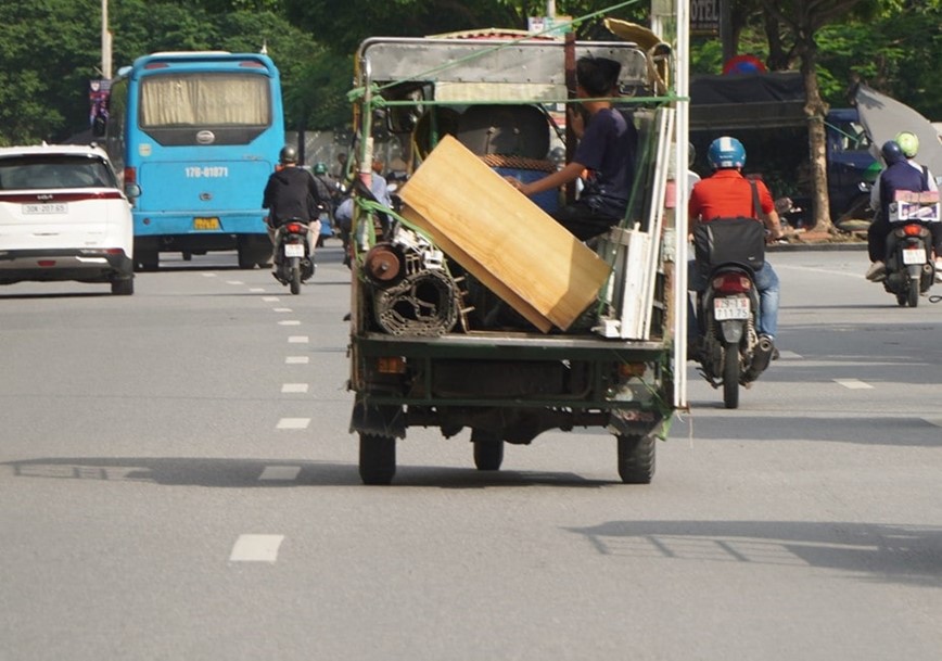 Xe ba banh, xe tu che “tai chiem” duong pho Ha Noi - Hinh anh 7