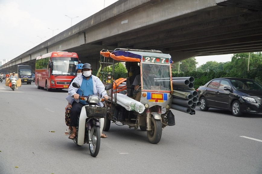 Xe ba banh, xe tu che “tai chiem” duong pho Ha Noi - Hinh anh 8