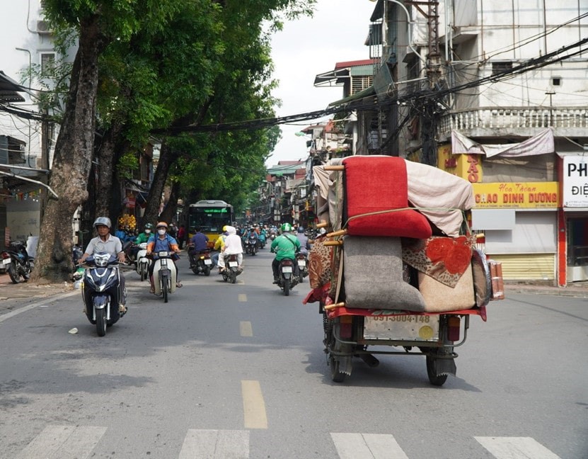 Xe ba banh, xe tu che “tai chiem” duong pho Ha Noi - Hinh anh 4