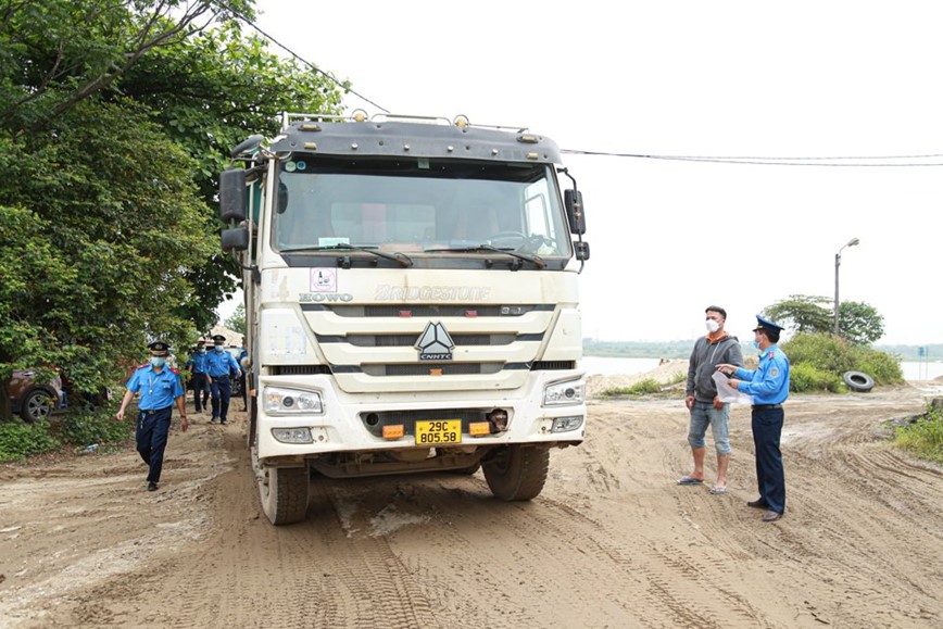 Thanh tra So GTVT Ha Noi chu dong dam bao trat tu, an toan giao thong - Hinh anh 1