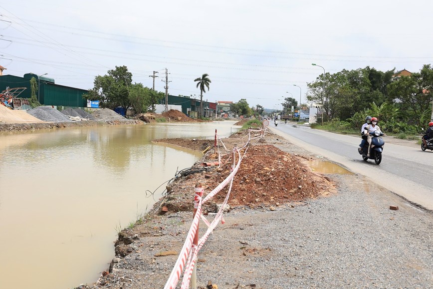 Ha Noi: Nhieu du an giao thong trong diem ngap sau bao so 3 - Hinh anh 2