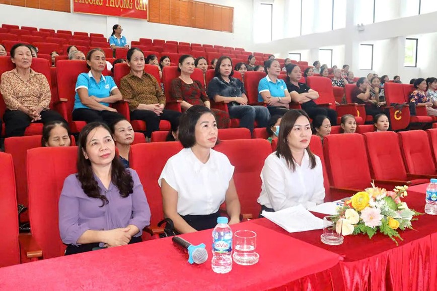 Moi nguoi phu nu se la mot tuyen truyen vien an toan giao thong - Hinh anh 1