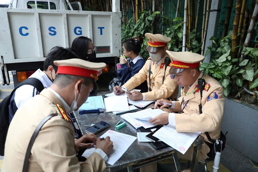 Ghi nhan 834 giay phep lai xe bi tru het diem - Hinh anh 1