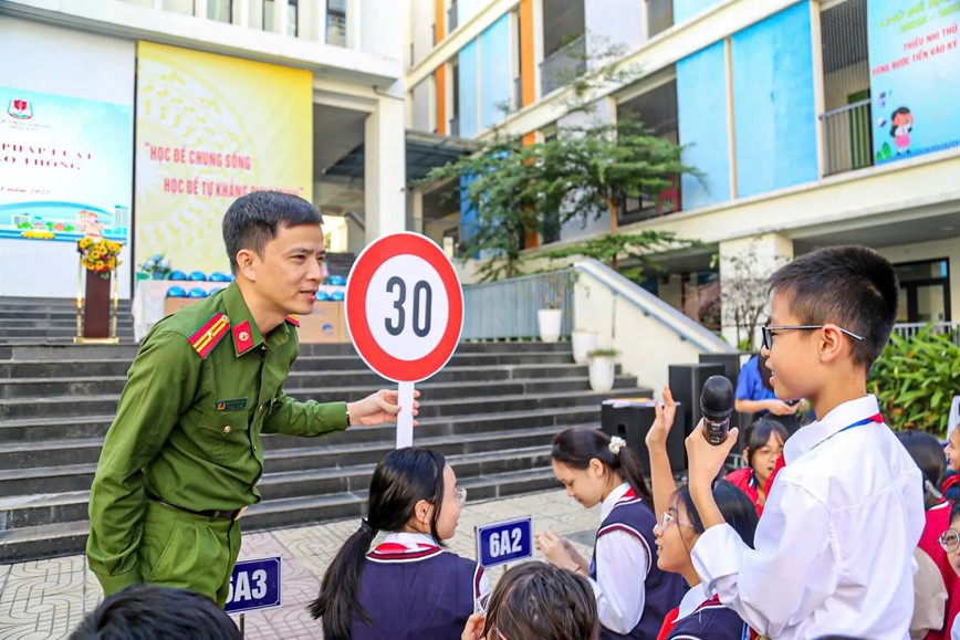 Xây dựng văn hoá giao thông bền bỉ, hiệu quả - Hình ảnh 3 Xay dung van hoa giao thong ben bi, hieu qua - Hinh anh 3