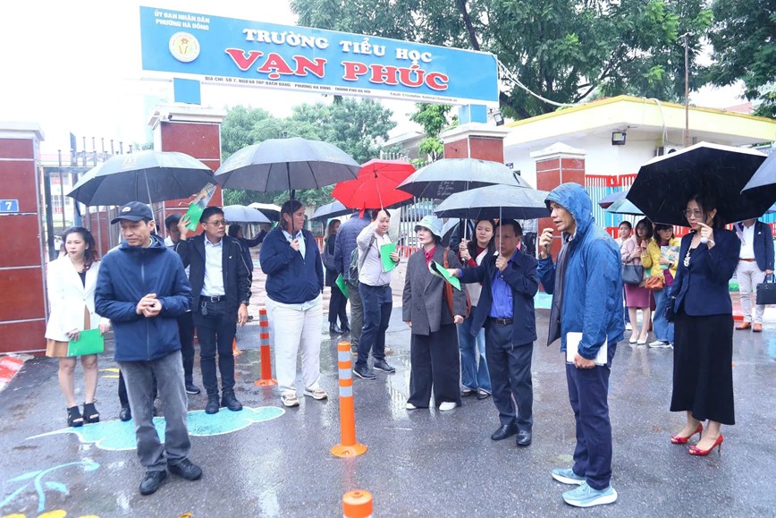 Ha Noi nhan rong mo hinh “Cong truong an toan giao thong” - Hinh anh 1