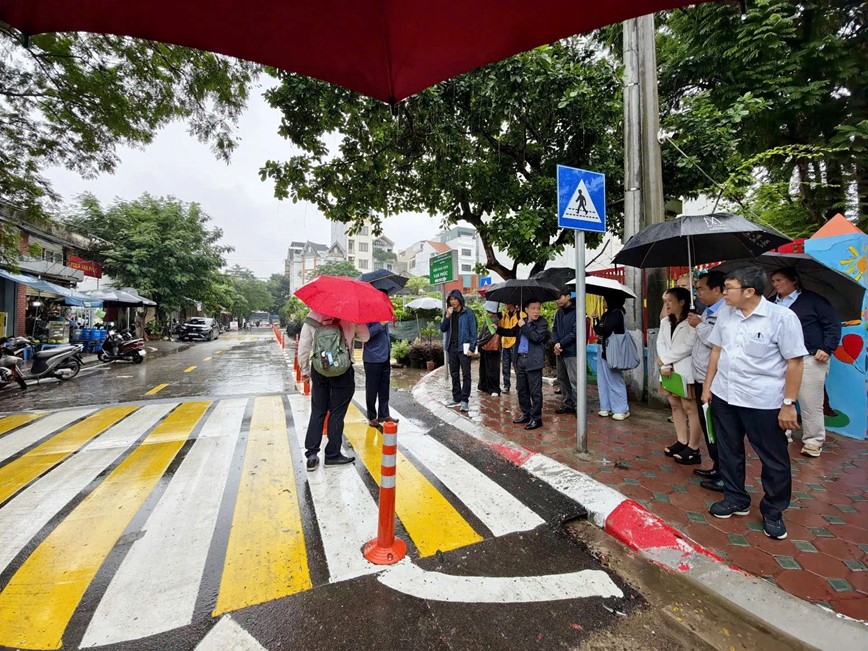 Ha Noi nhan rong mo hinh “Cong truong an toan giao thong” - Hinh anh 2