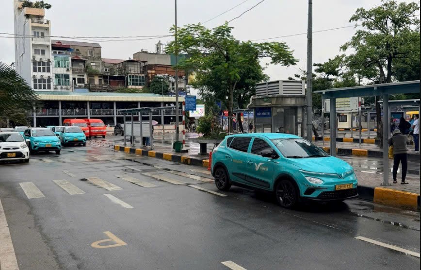 Mở luồng đón khách trong Bến xe Giáp Bát, giảm áp lực giao thông đường Giải Phóng - Hình ảnh 1 Mo luong don khach trong Ben xe Giap Bat, giam ap luc giao thong duong Giai Phong - Hinh anh 1