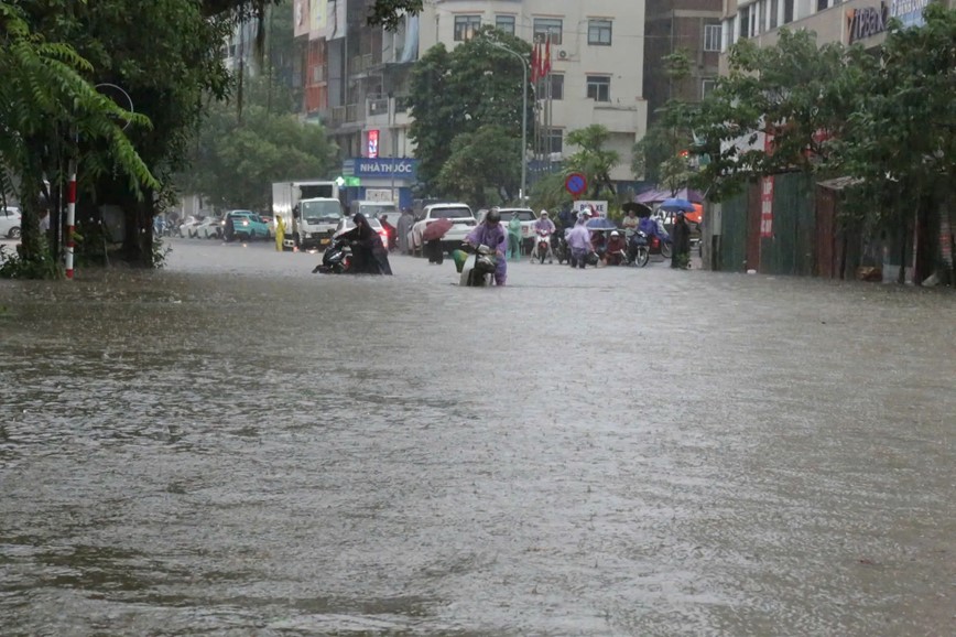 Luc luong Kiem tra GTVT Ha Noi chu dong ung pho voi bao so 11 - Hinh anh 1