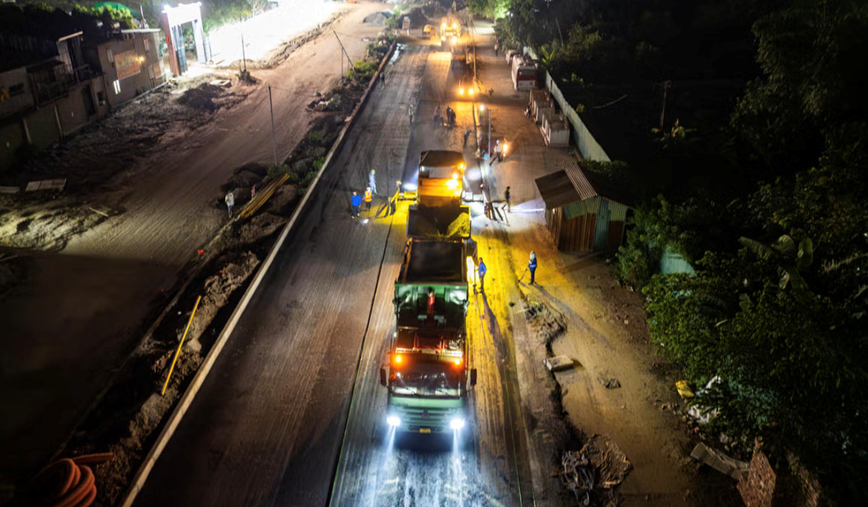 Ha Noi: Cong nhan xuyen dem thi cong du an Vanh dai 2,5  - Hinh anh 1