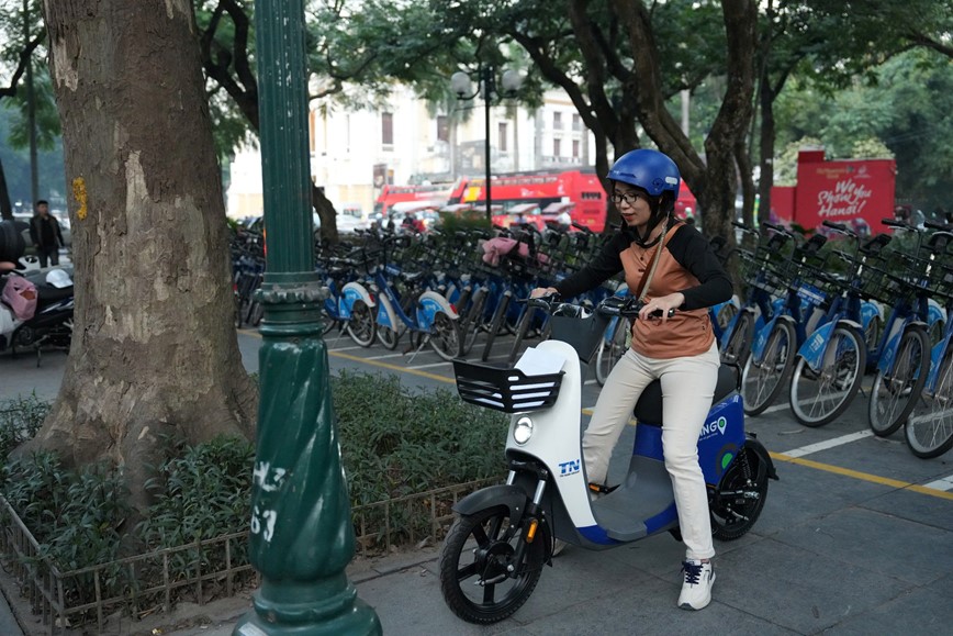 Ha Noi dua xe dien hai banh cong cong vao hoat dong - Hinh anh 4