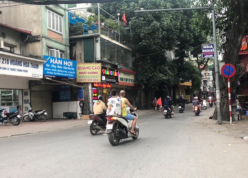 Duong dong, nhieu nguoi khong doi mu bao hiem trong mua dich - Hinh anh 8