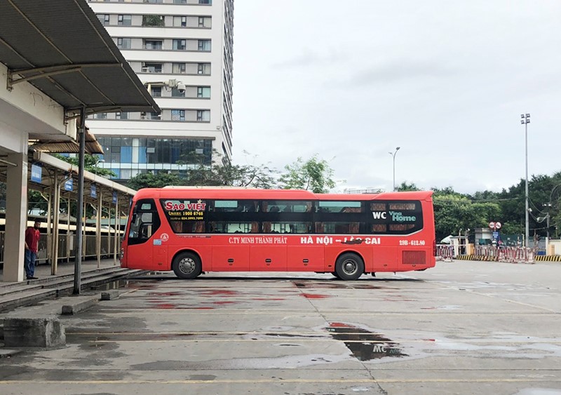 Ha Noi: Xe buyt, xe khach hoat dong tro lai sau khi noi long cach ly xa hoi - Hinh anh 7