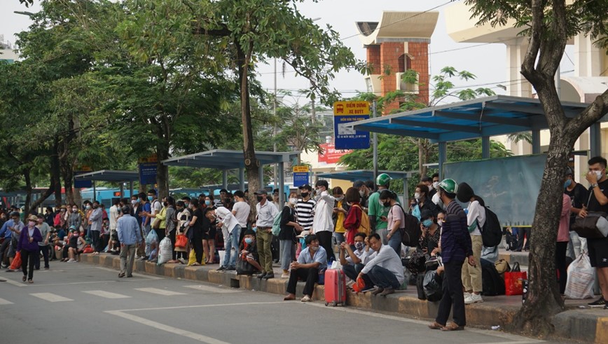 Mon moi cho doi tung chuyen buyt tai cac ben xe - Hinh anh 1