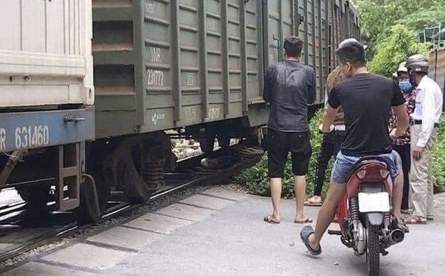 Phu Xuyen: Nguoi phu nu nghi tram cam lao vao tau hoa tu van - Hinh anh 1