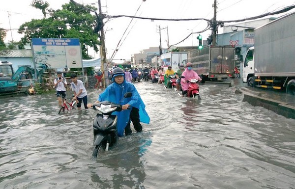 TP Ho Chi Minh: Mua lon, hang loat tuyen duong ngap sau trong nuoc - Hinh anh 3