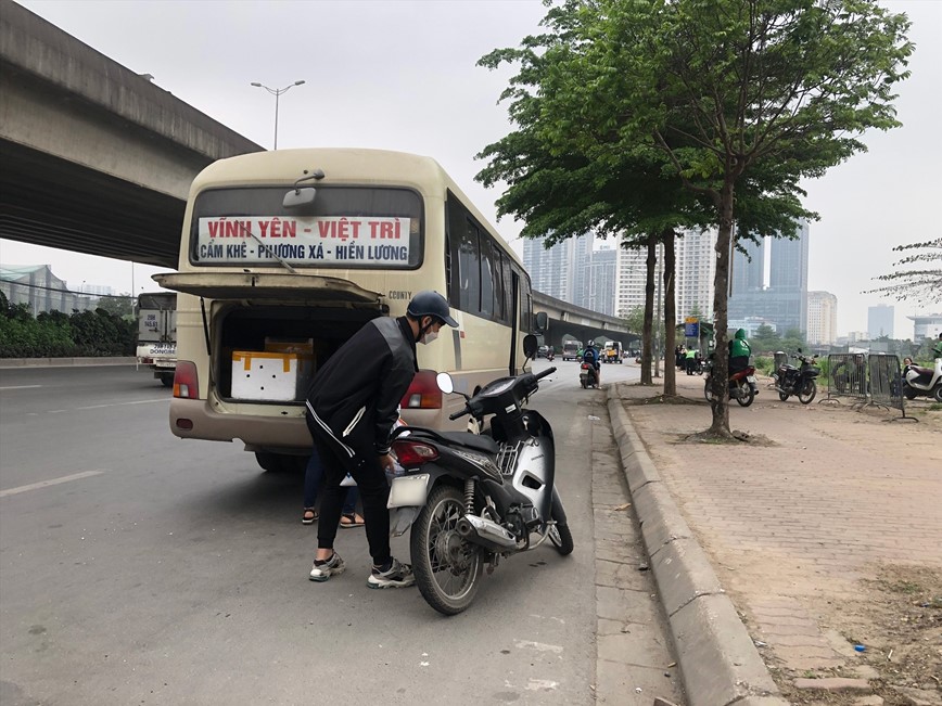 Dung do, quay dau xe, don tra khach tren cao toc bi phat toi 12 trieu dong - Hinh anh 1