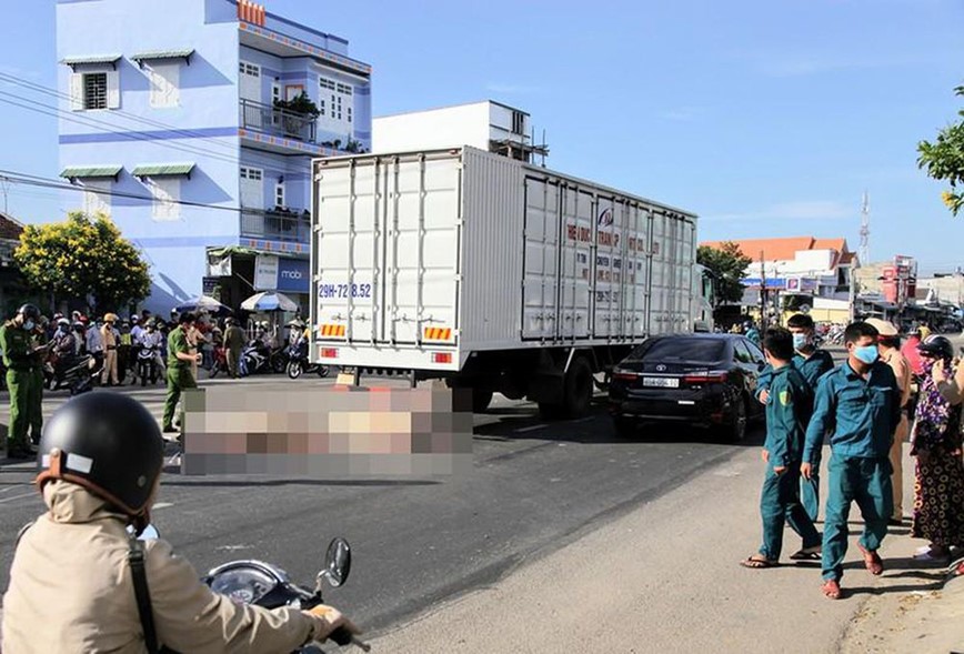 Tai nan giao thong moi nhat hom nay (30/6): Hai vo chong chet tham khi dang tren duong di kham benh ve - Hinh anh 1