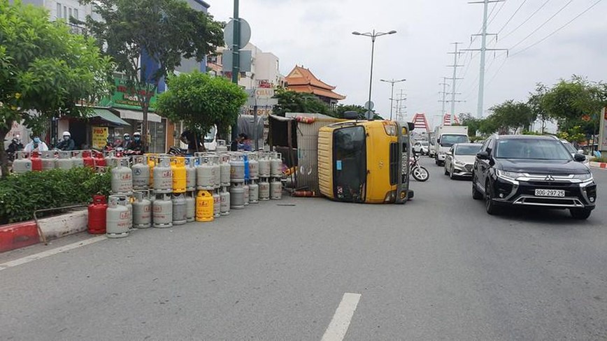 Tai nan giao thong moi nhat hom nay (30/6): Hai vo chong chet tham khi dang tren duong di kham benh ve - Hinh anh 2