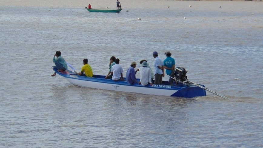 Tai nan giao thong moi nhat hom nay (19/7): O to lao xuong vuc sau, 2 nguoi tu vong tai cho - Hinh anh 2